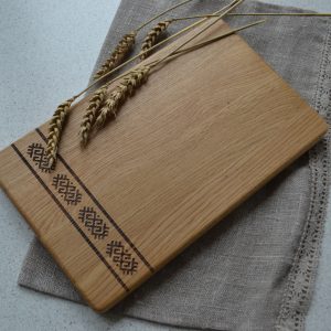 Ekoloģisks virtuves dēlītis ar spēka zīmēm