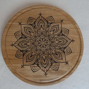 Apaļš servējamais dēlītis "Mandala"